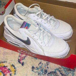 White Nike Air Max (worn once/like new)